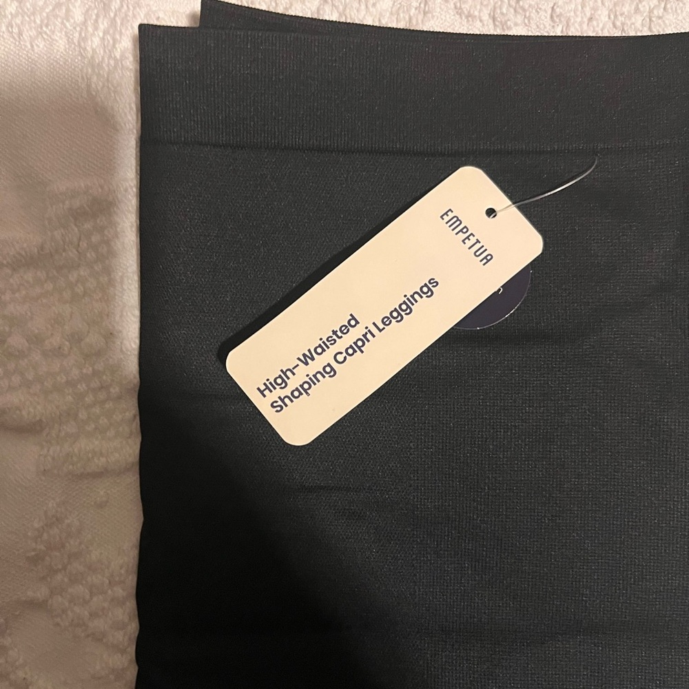 Black High-Waisted Shaping Capri Leggings